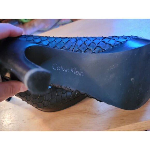 Calvin Klein Kendall Black Fish Scale Print Platform Heels Size 8M - Picture 6 of 7